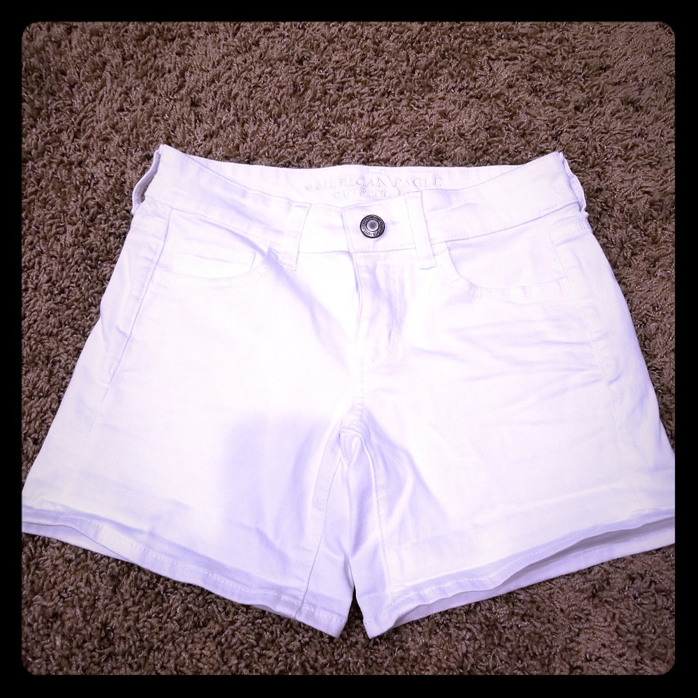 American Eagle white Bermuda shorts